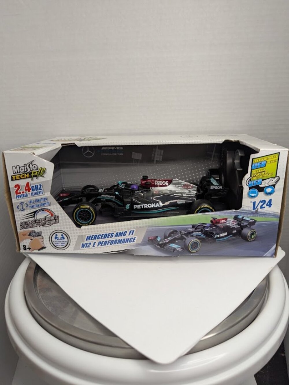 Maisto Tech RC Mercedes F1 W12 E Performance 1:24 Car Lewis Hamilton